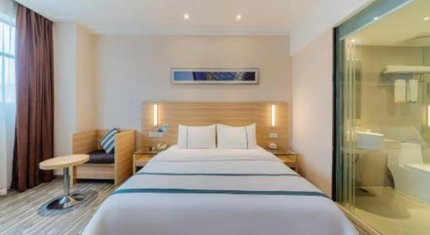 Bed in City Comfort Inn Guangzhou Hanxi Changlong Shiqiao Metro Station