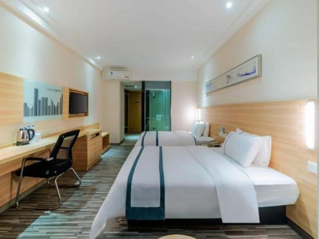 Bed in City Comfort Inn Guangzhou Hanxi Changlong Shiqiao Metro Station