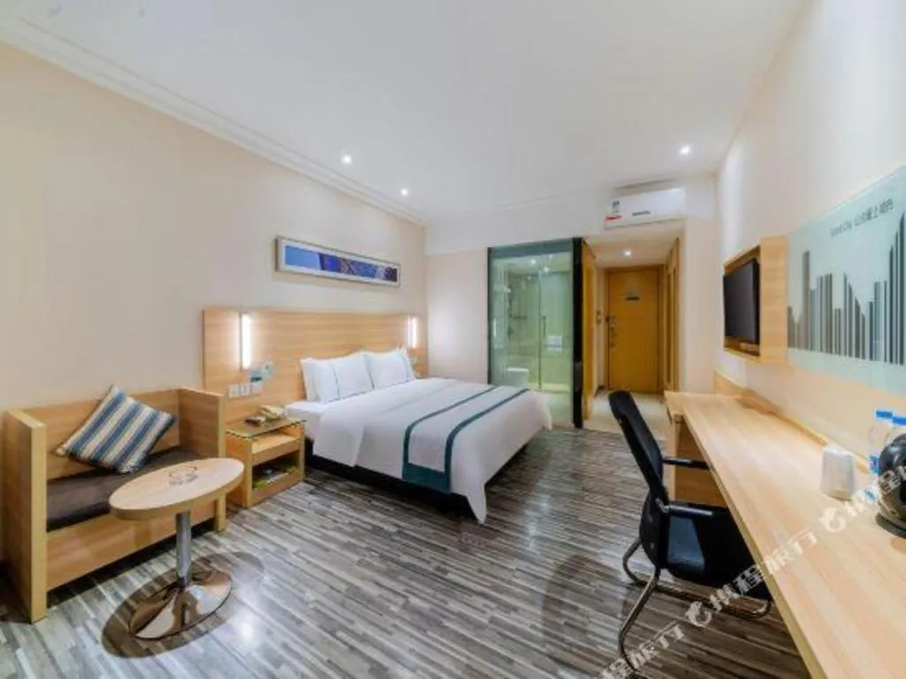 Bed in City Comfort Inn Guangzhou Hanxi Changlong Shiqiao Metro Station