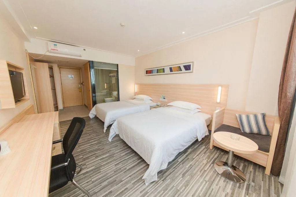 Bed in City Comfort Inn Guangzhou Hanxi Changlong Shiqiao Metro Station