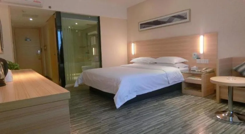 Bed in City Comfort Inn Guangzhou Hanxi Changlong Shiqiao Metro Station