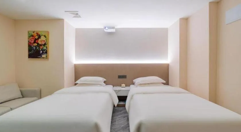 Bed in City Comfort Inn Guangzhou Hanxi Changlong Shiqiao Metro Station