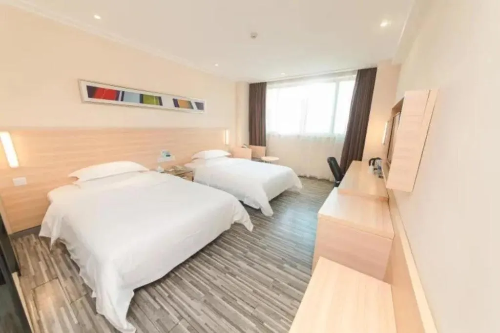 Bed in City Comfort Inn Guangzhou Hanxi Changlong Shiqiao Metro Station