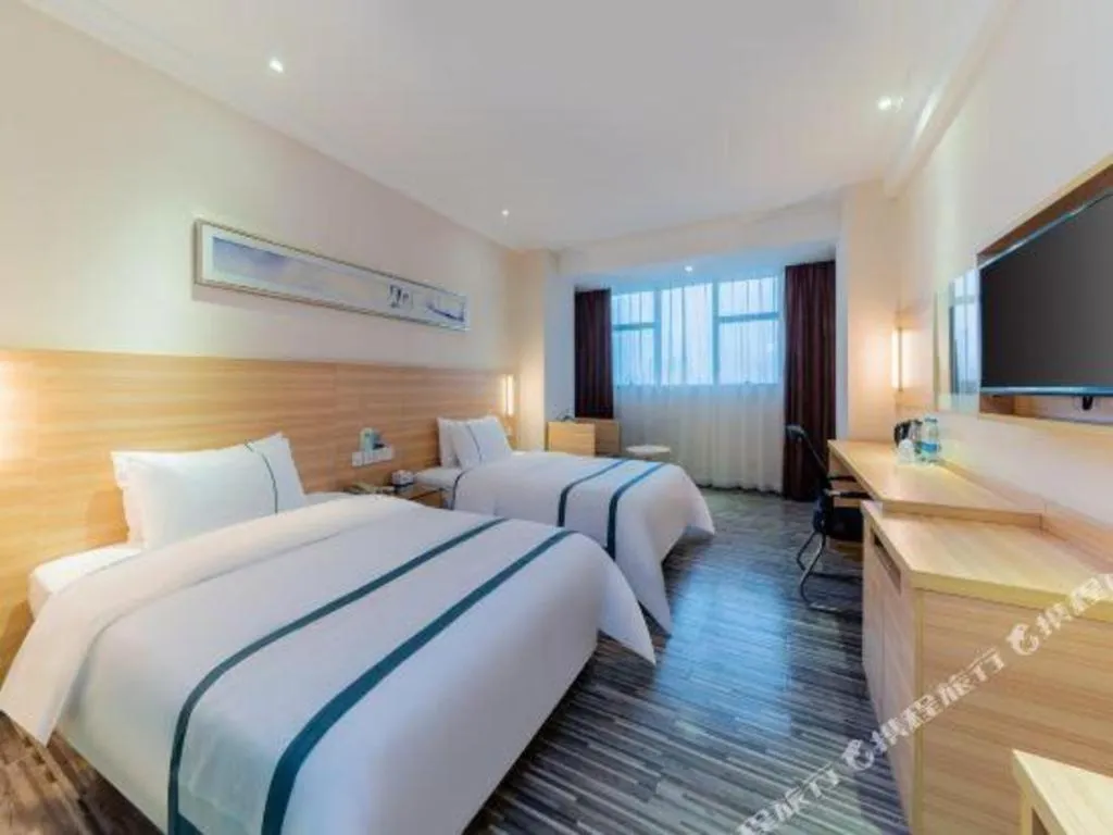 Bed in City Comfort Inn Guangzhou Hanxi Changlong Shiqiao Metro Station