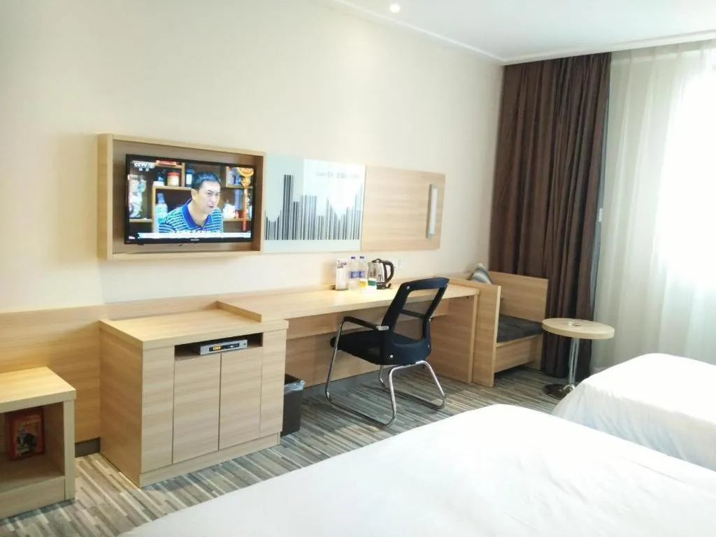 Bed in City Comfort Inn Guangzhou Hanxi Changlong Shiqiao Metro Station