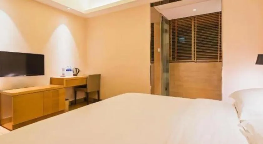 Bed in City Comfort Inn Guangzhou Hanxi Changlong Shiqiao Metro Station