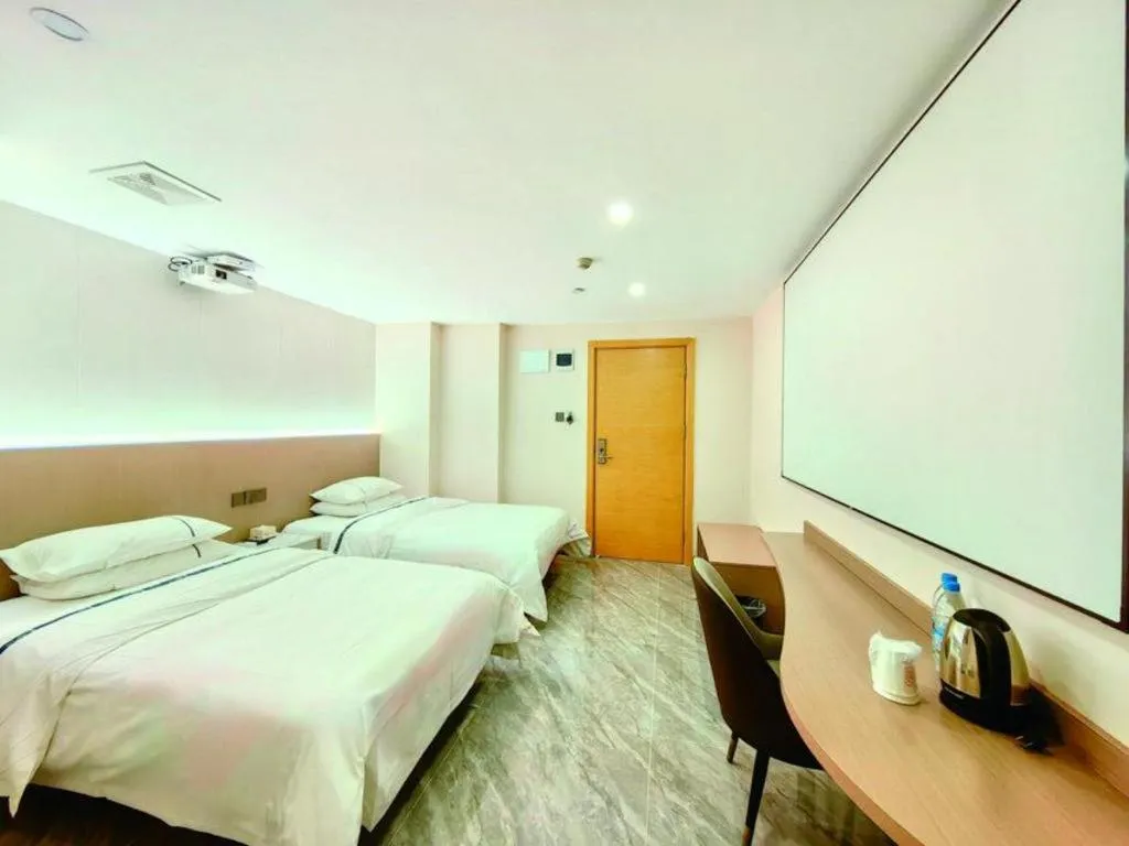 Bed in City Comfort Inn Guangzhou Hanxi Changlong Shiqiao Metro Station
