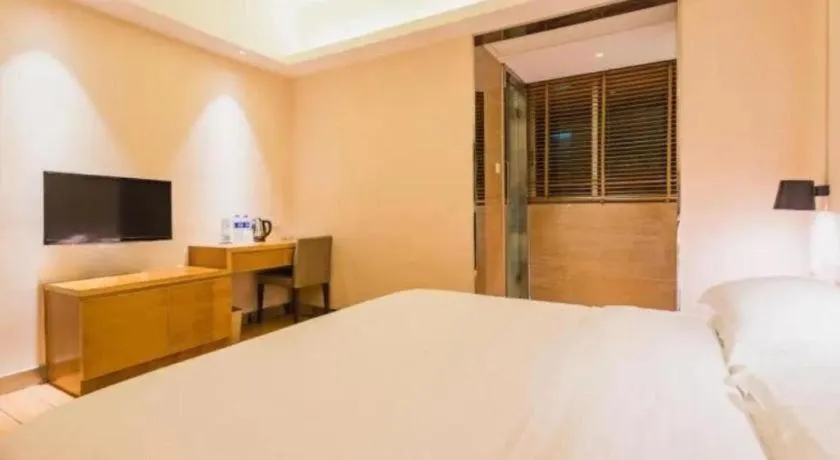 Bed in City Comfort Inn Guangzhou Hanxi Changlong Shiqiao Metro Station