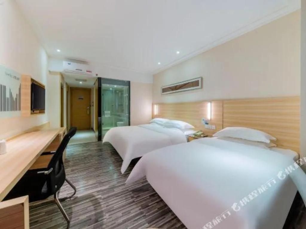 Bed in City Comfort Inn Guangzhou Hanxi Changlong Shiqiao Metro Station