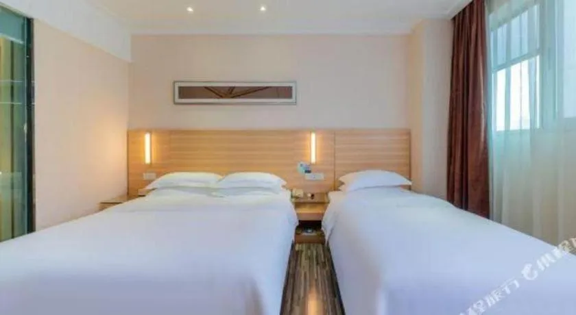Bed in City Comfort Inn Guangzhou Hanxi Changlong Shiqiao Metro Station