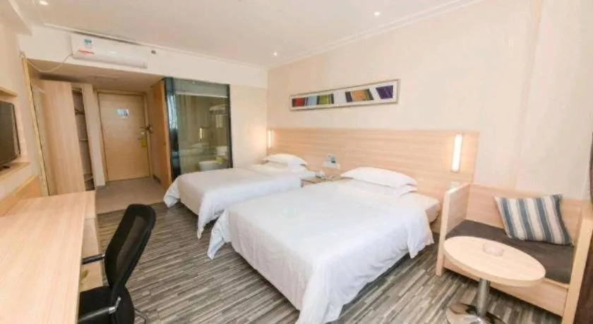 Bed in City Comfort Inn Guangzhou Hanxi Changlong Shiqiao Metro Station