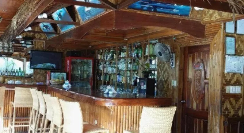 Coucou Bar Hotel and Restaurant