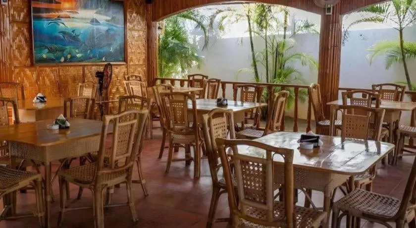 Coucou Bar Hotel and Restaurant