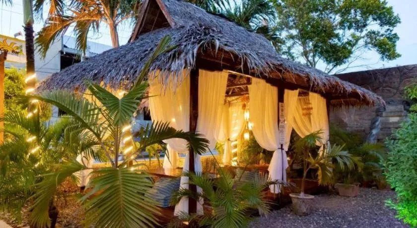 Coucou Bar Hotel and Restaurant