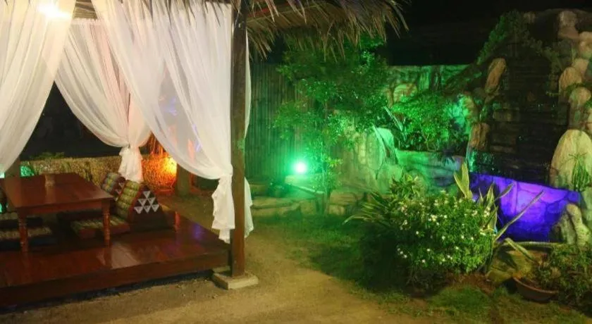 Coucou Bar Hotel and Restaurant