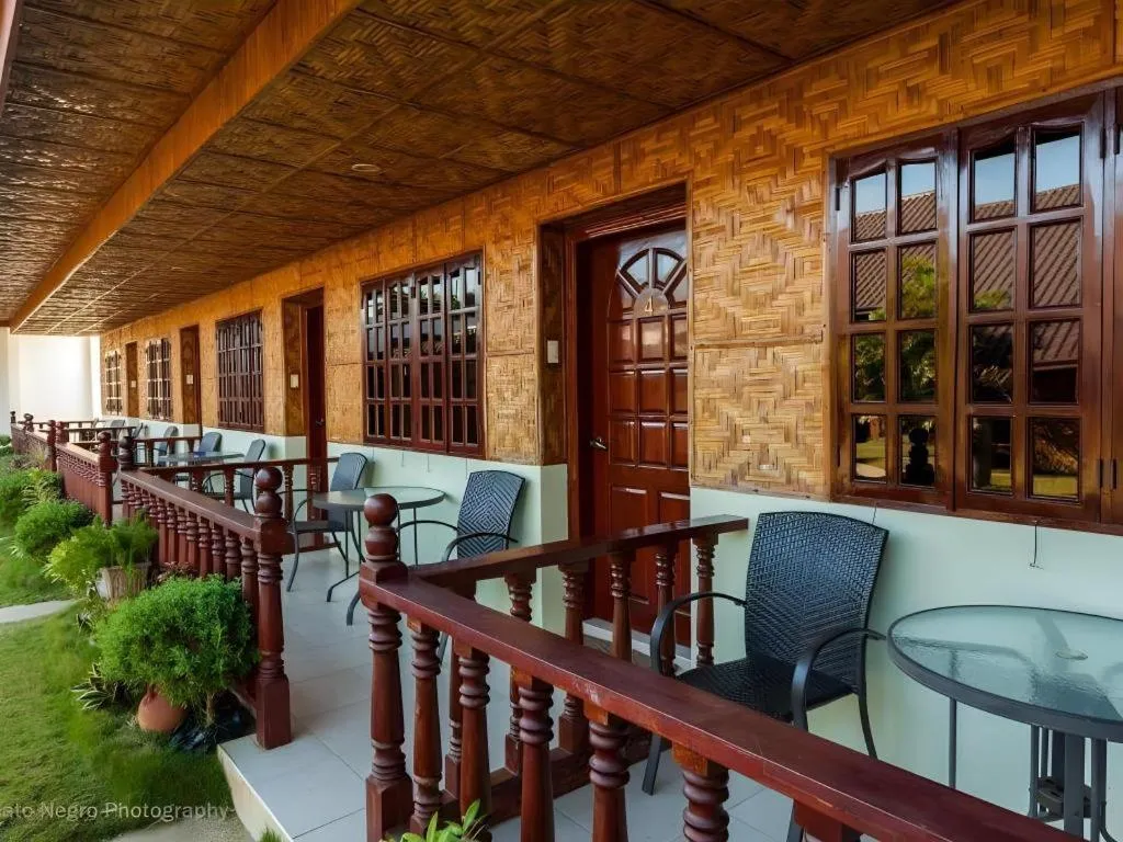 Coucou Bar Hotel and Restaurant