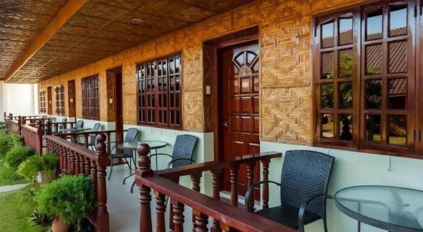 Coucou Bar Hotel and Restaurant