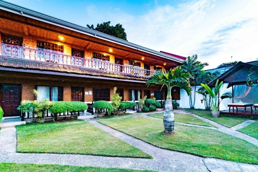 Coucou Bar Hotel and Restaurant