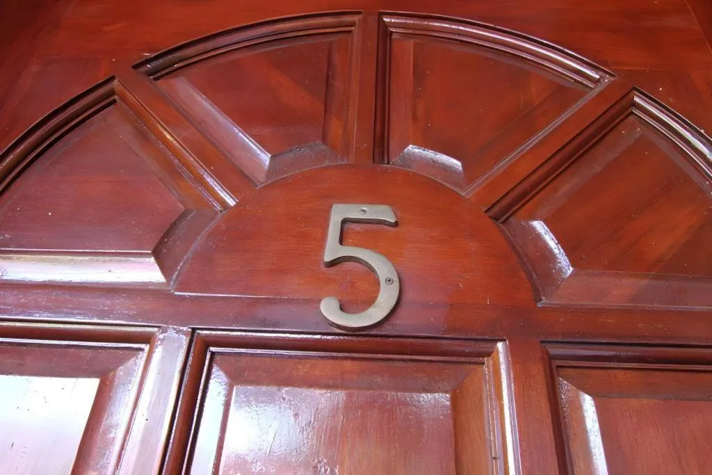 Coucou Bar Hotel and Restaurant