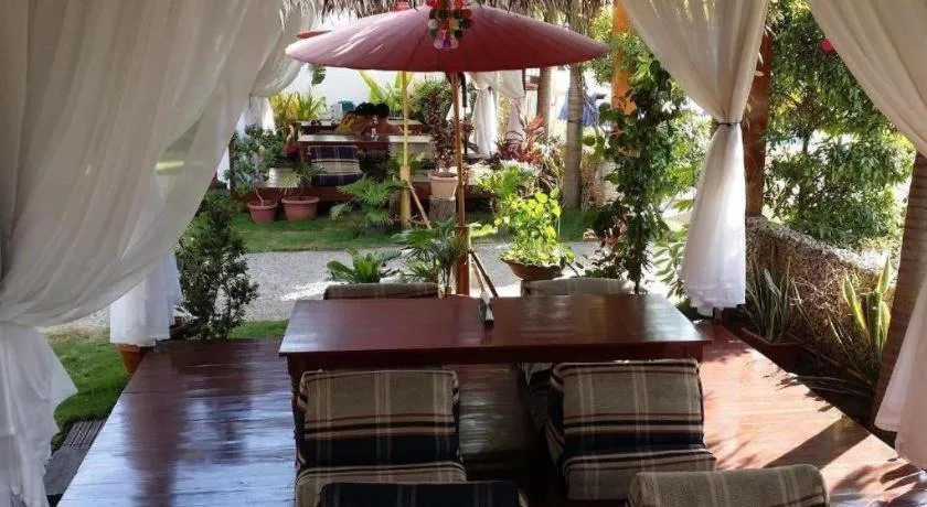 Coucou Bar Hotel and Restaurant