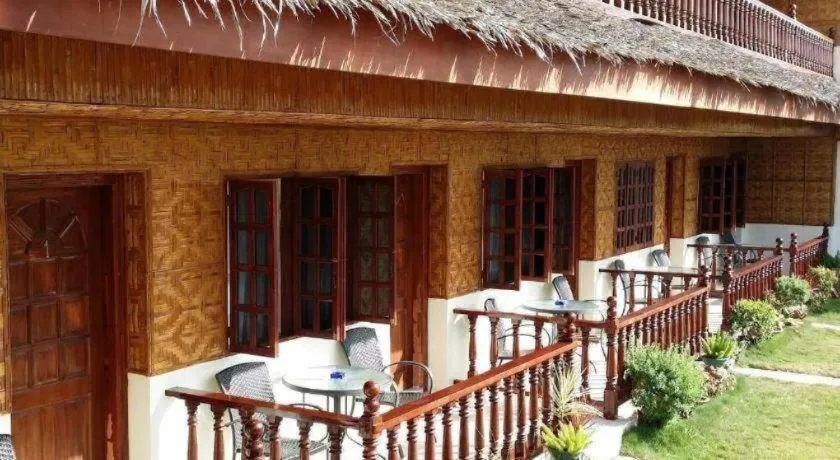 Coucou Bar Hotel and Restaurant