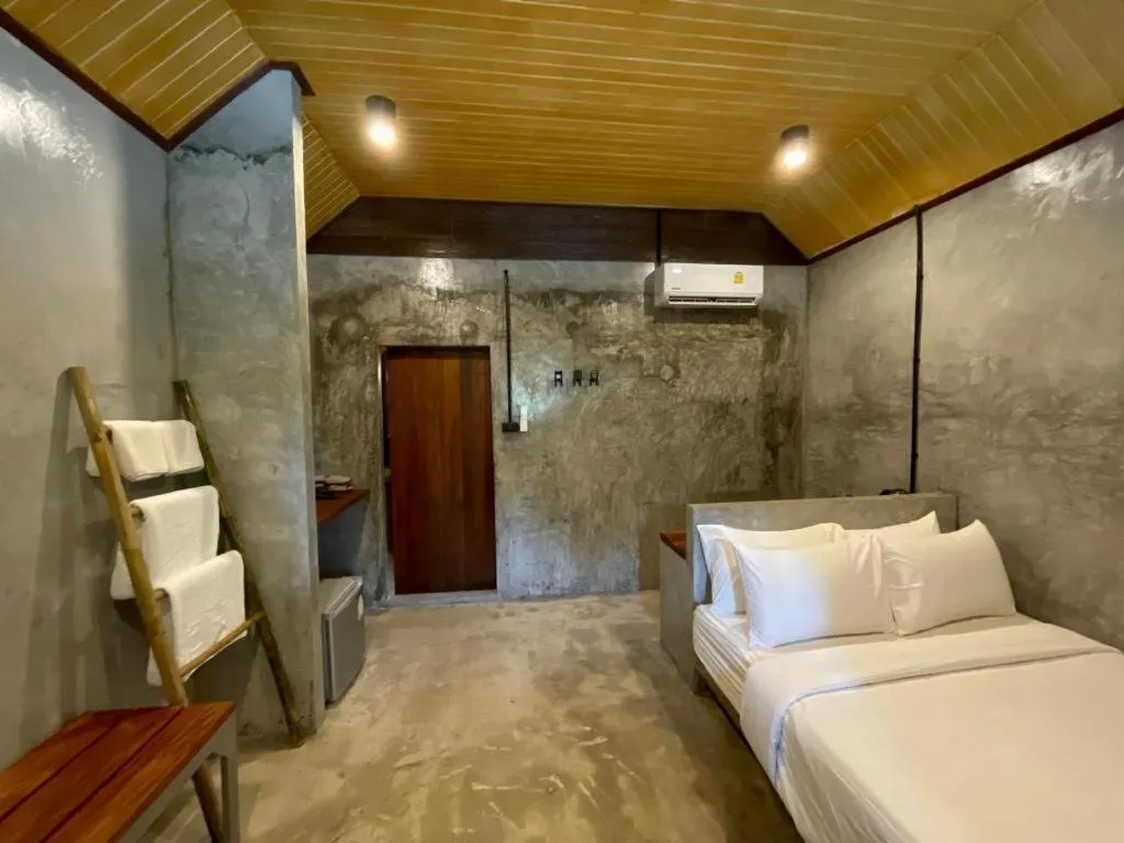 Bed in Koh Mook De Tara Beach Resort