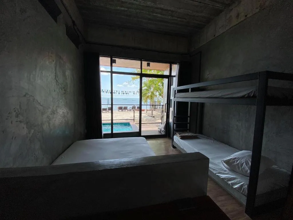 Bed in Koh Mook De Tara Beach Resort