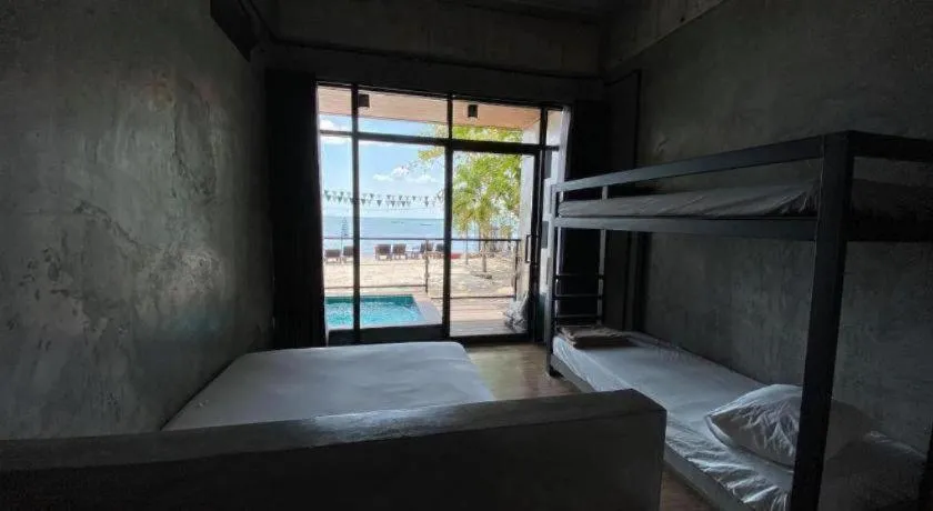 Bed in Koh Mook De Tara Beach Resort