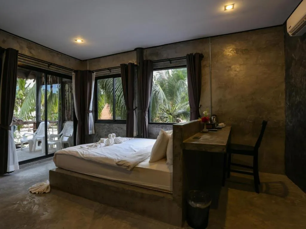 Bed in Koh Mook De Tara Beach Resort