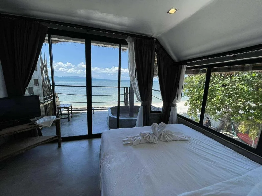 Bed in Koh Mook De Tara Beach Resort