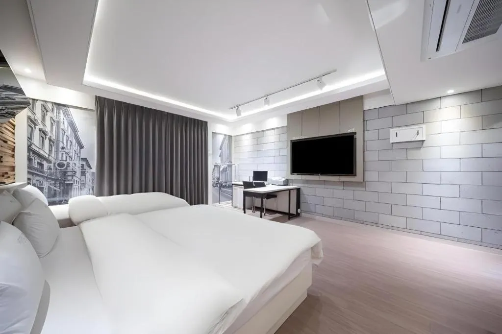 Bed in Pohang Hotel View