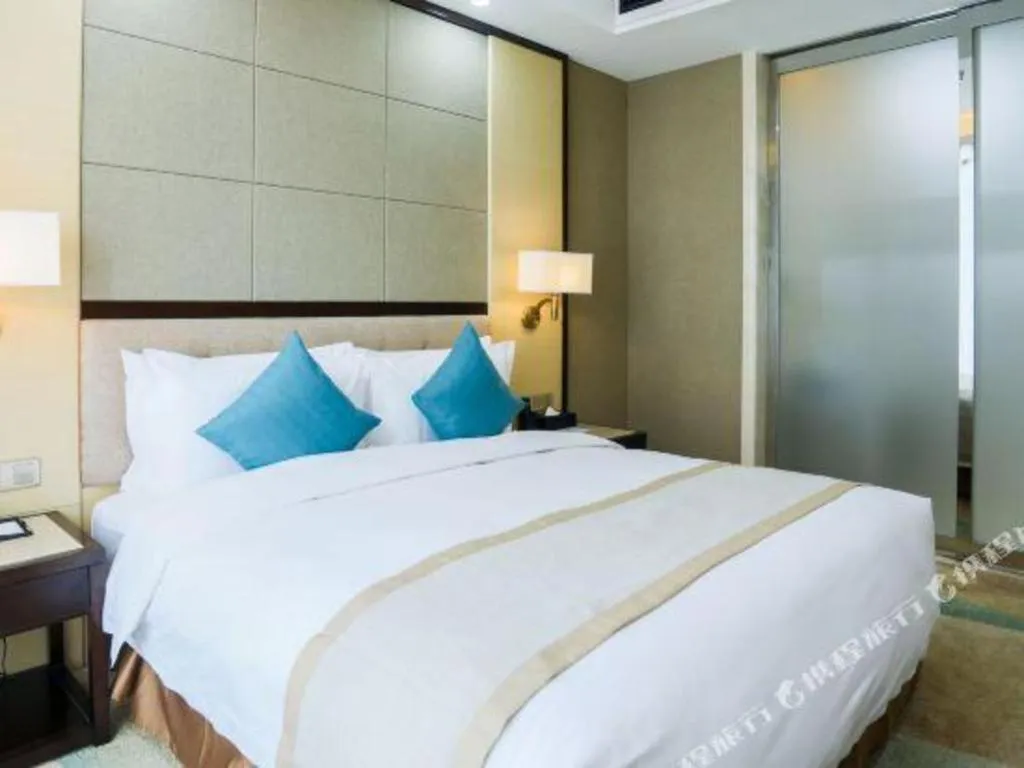 Bed in Hundred Hotel Qingdao