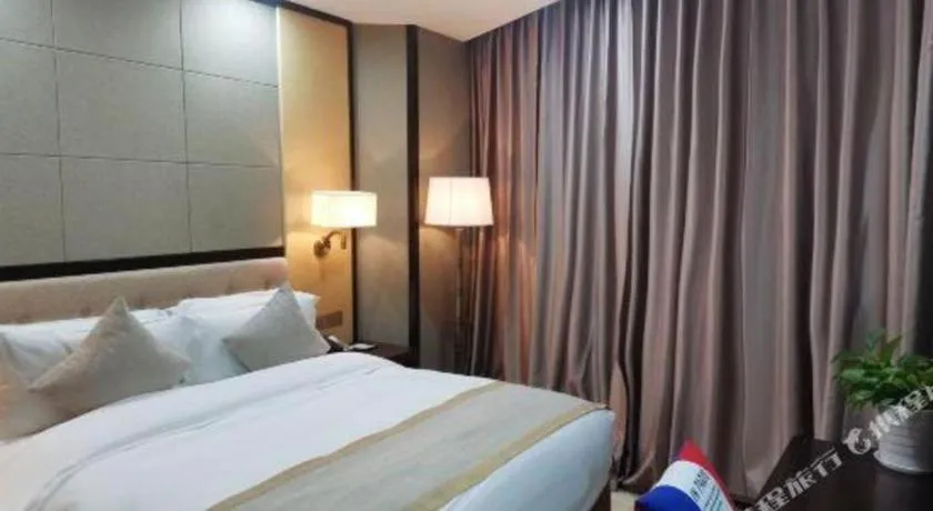Bed in Hundred Hotel Qingdao