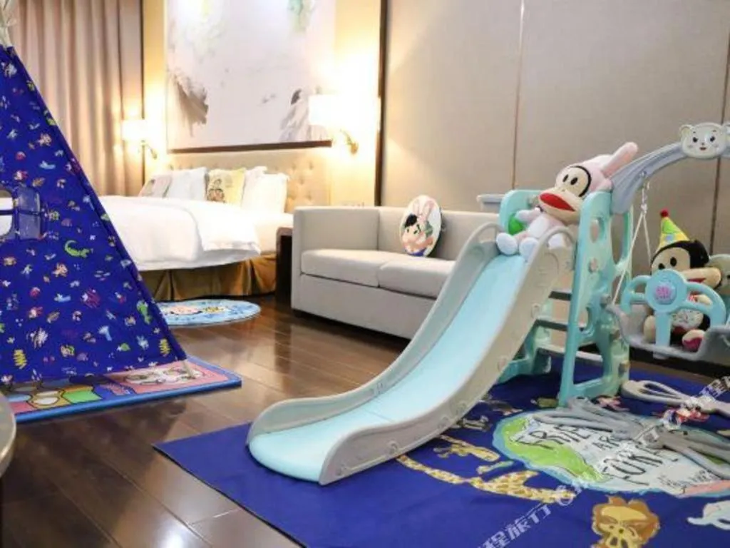 Bed in Hundred Hotel Qingdao