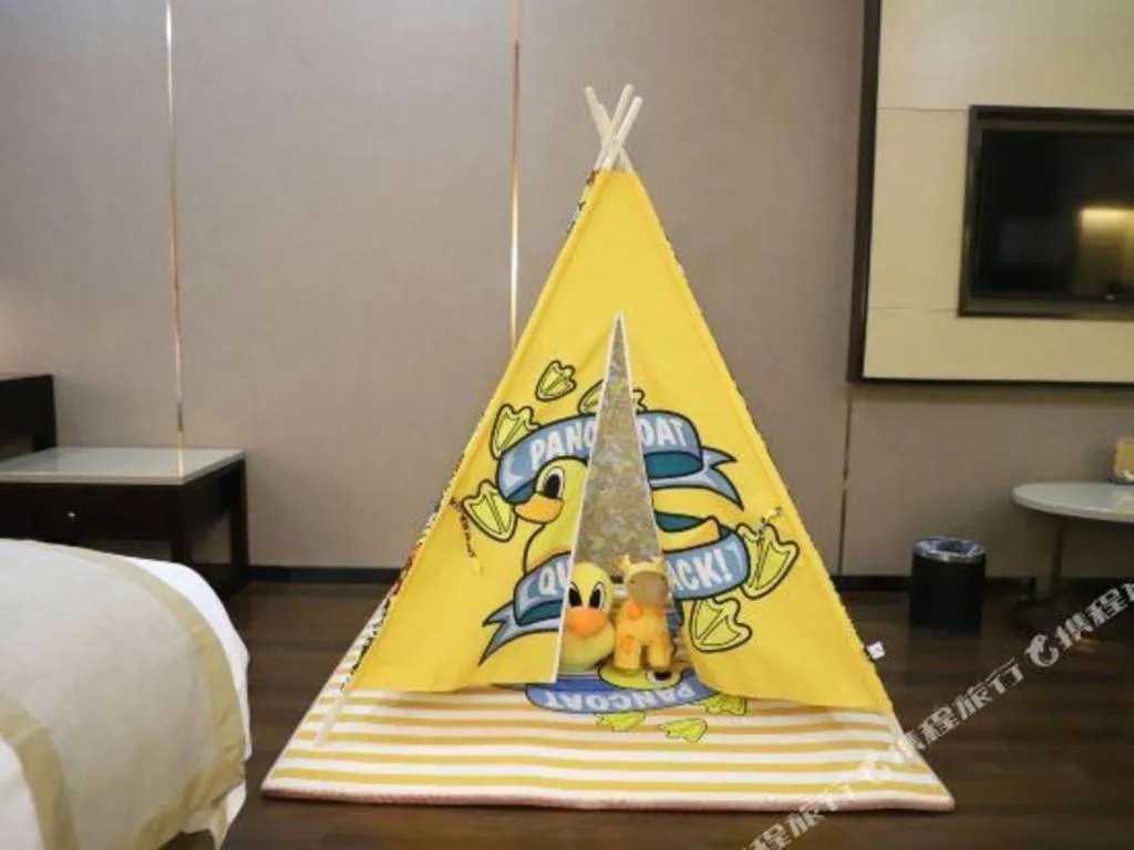 Bed in Hundred Hotel Qingdao