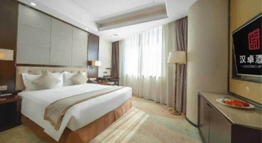 Bed in Hundred Hotel Qingdao