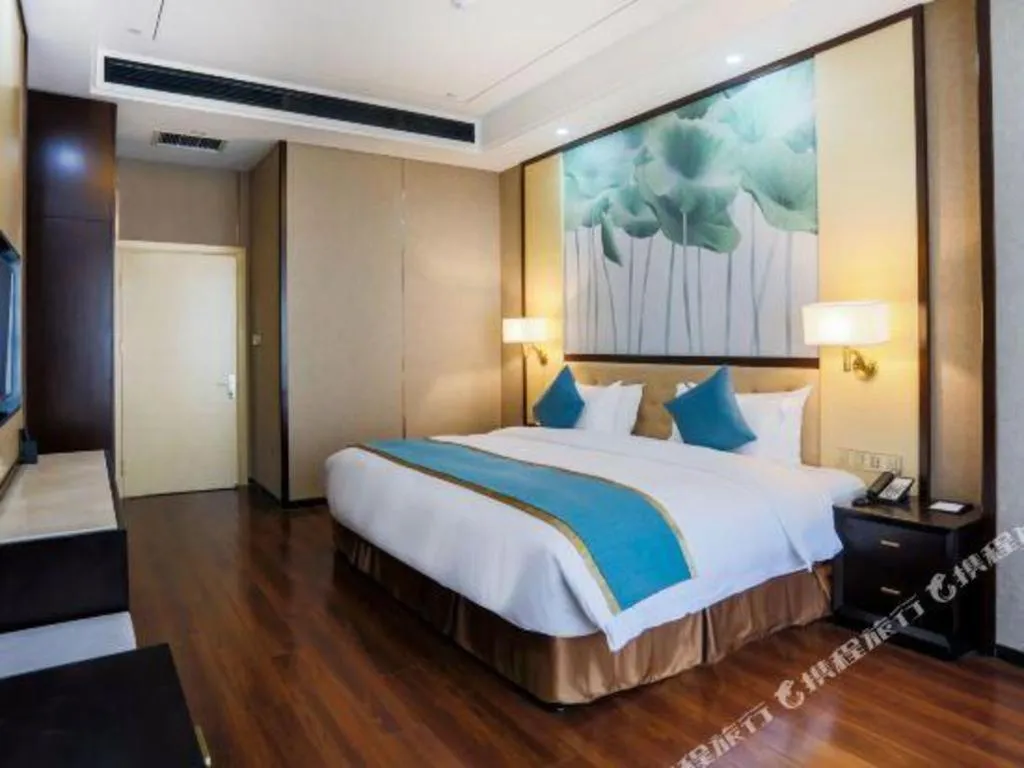 Bed in Hundred Hotel Qingdao