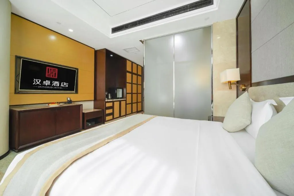 Bed in Hundred Hotel Qingdao