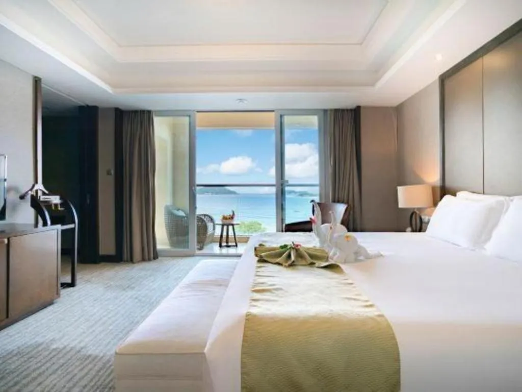 Bed in Ocean View Resort Yalong Bay