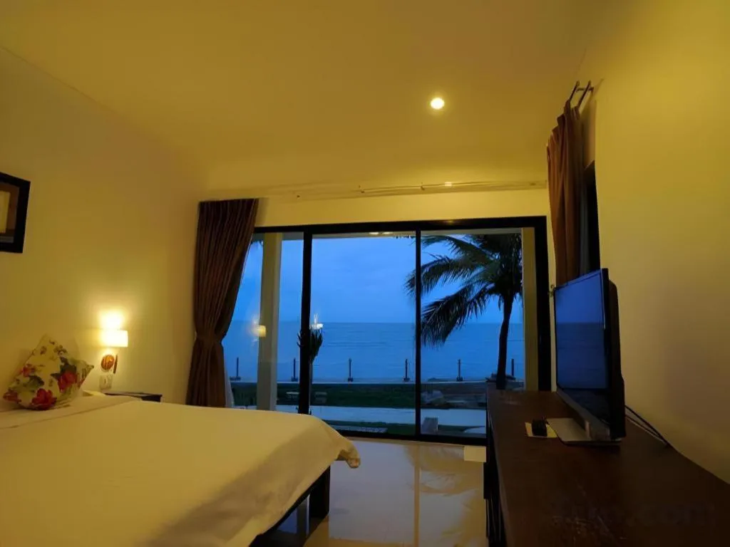 Bed in Villa Phra Chan Resort