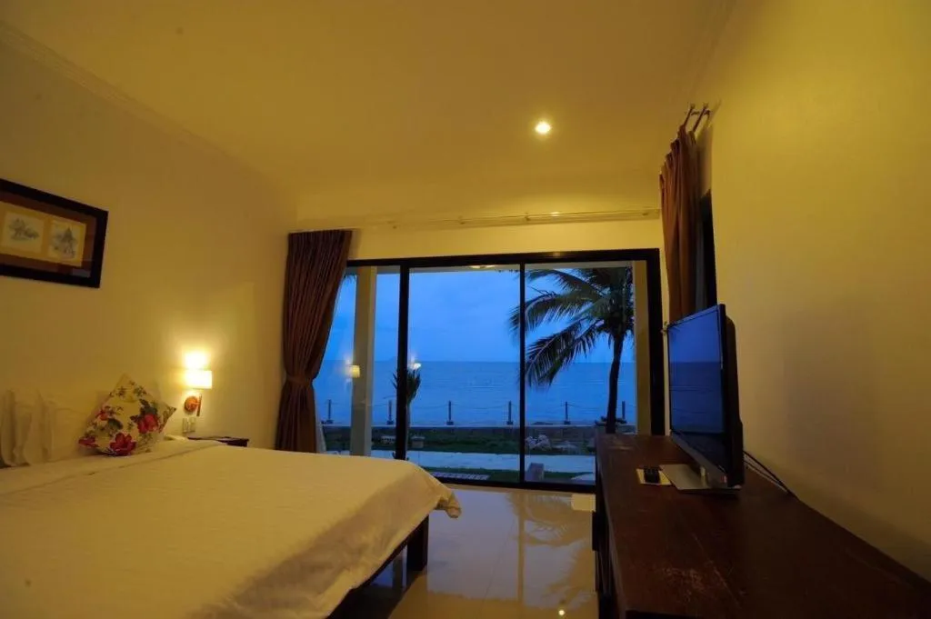 Bed in Villa Phra Chan Resort