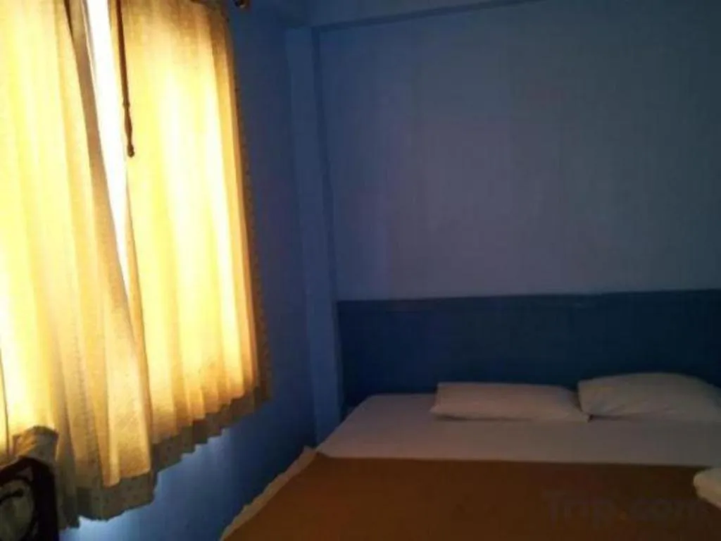 Bed in Centaur Inn Hotel