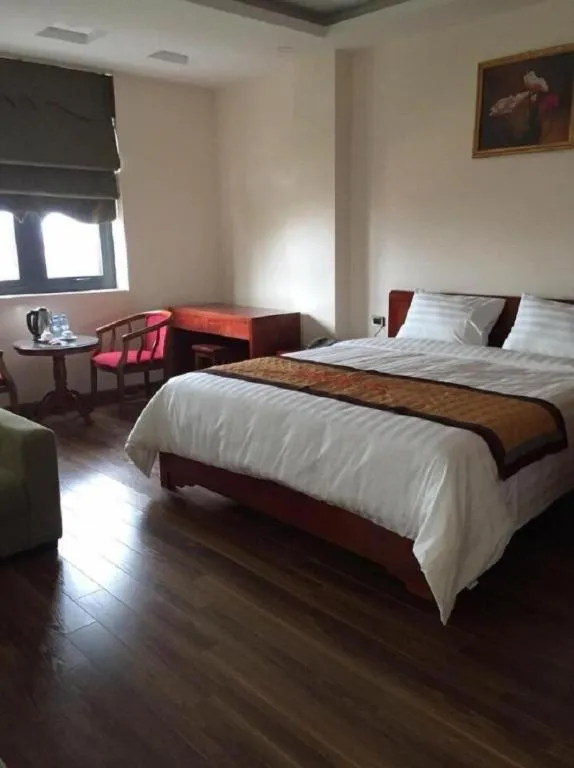 Bed in Phoenix Hotel 3