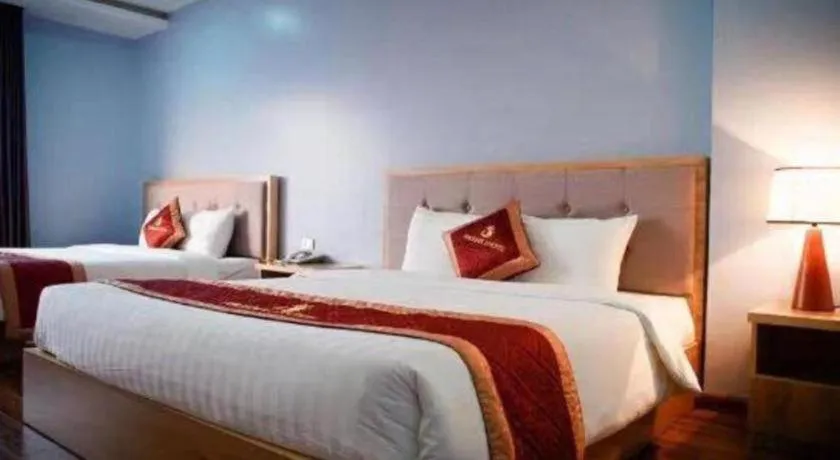 Bed in Phoenix Hotel 3