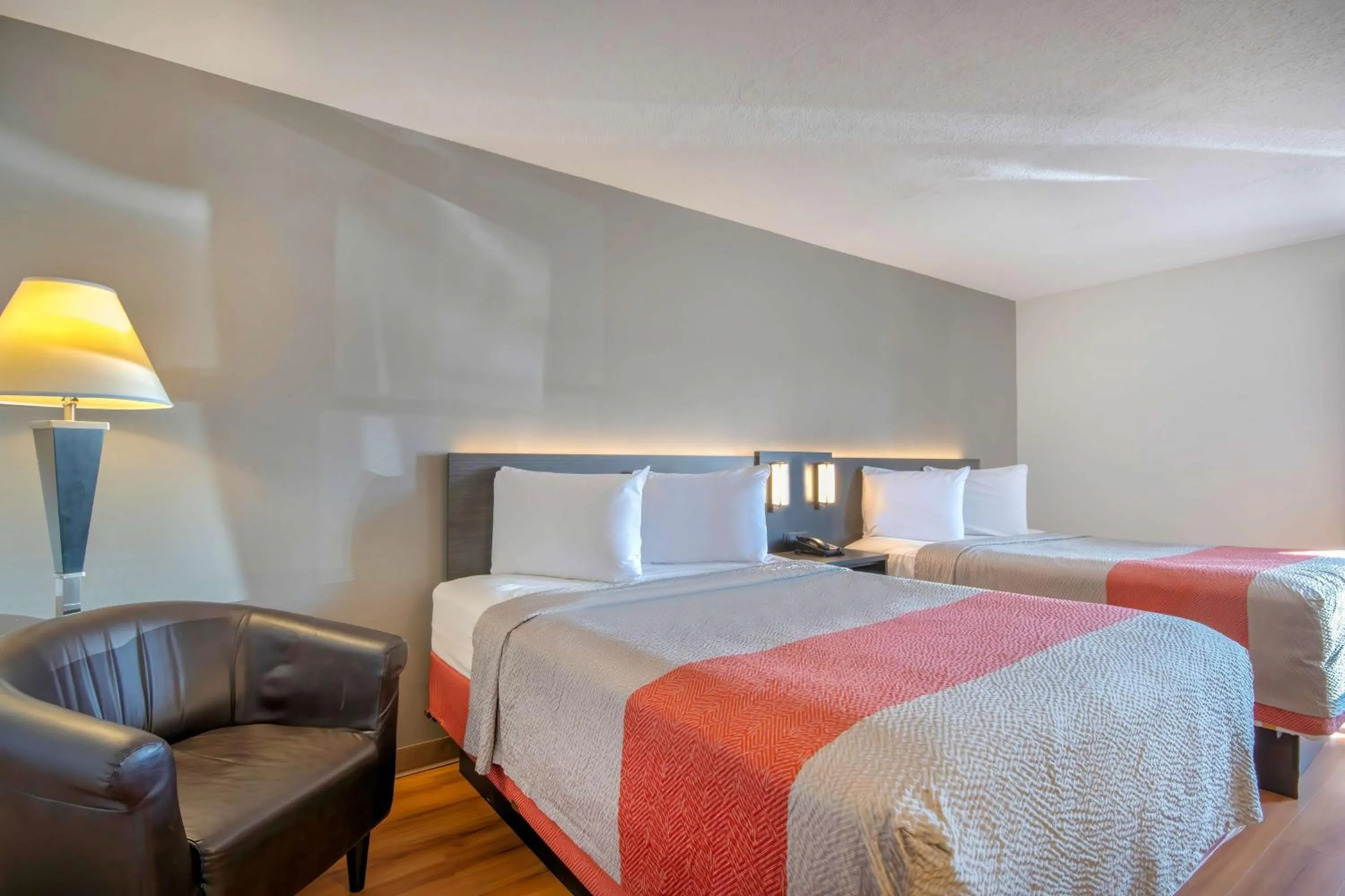 Bedroom, Bed in Motel 6 Walton, KY - Richwood - Cincinnati Airport South