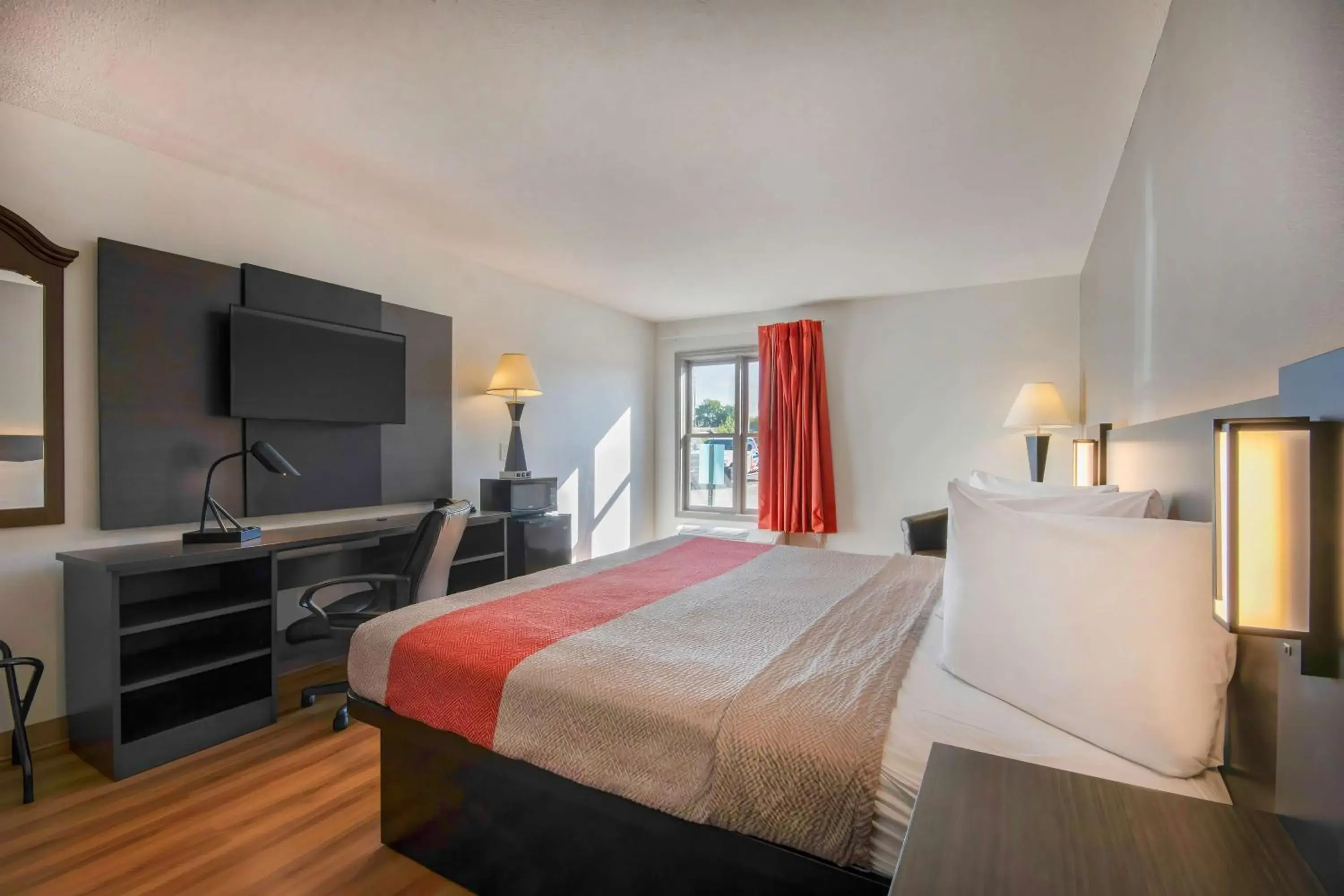 Bedroom, Bed in Motel 6 Walton, KY - Richwood - Cincinnati Airport South Bedroom, Bed in Motel 6 Walton, KY - Richwood - Cincinnati Airport South