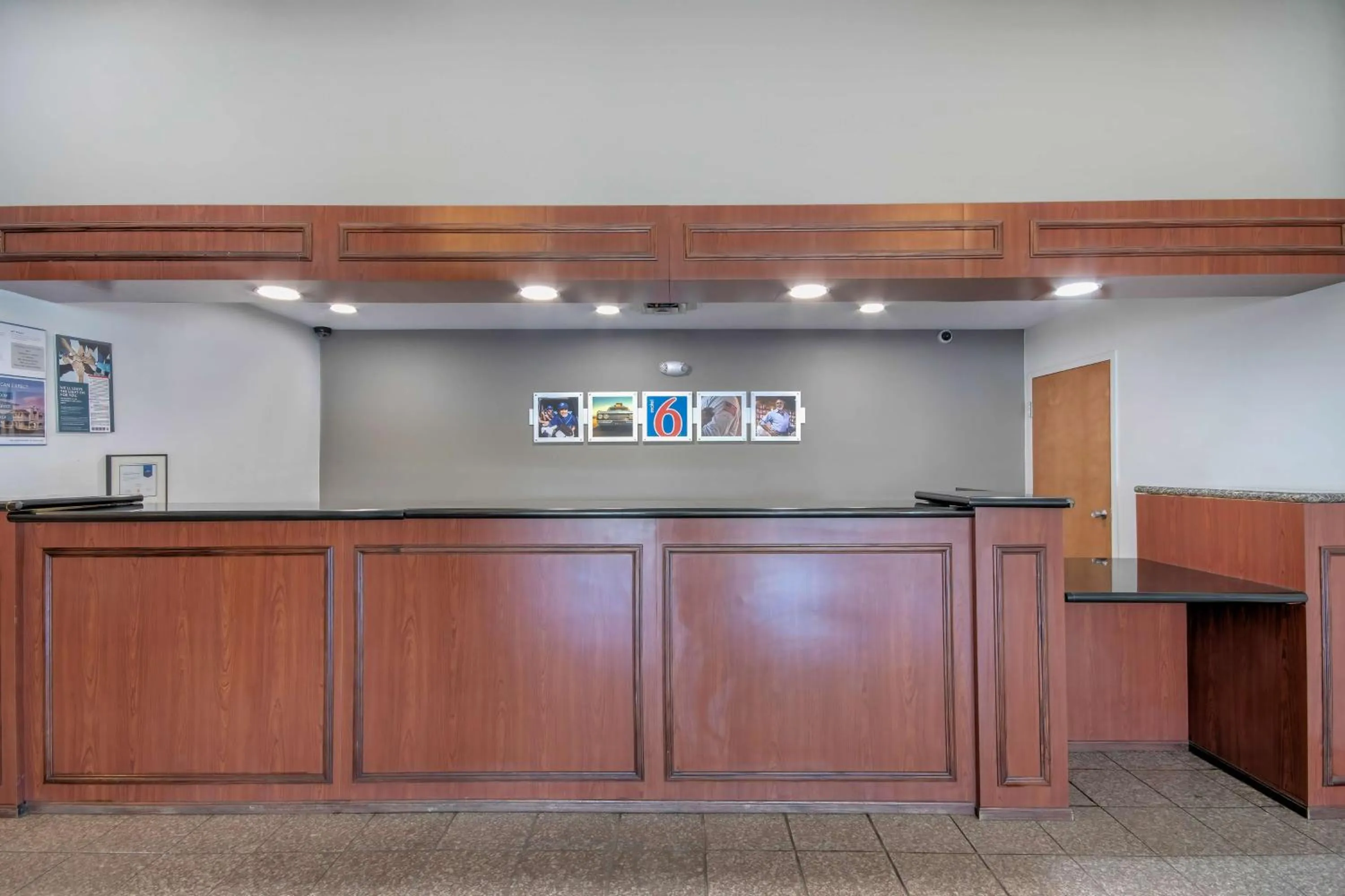 Lobby or reception in Motel 6 Walton, KY - Richwood - Cincinnati Airport South