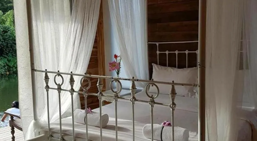 Bed in Le Bassin Erawan Resort