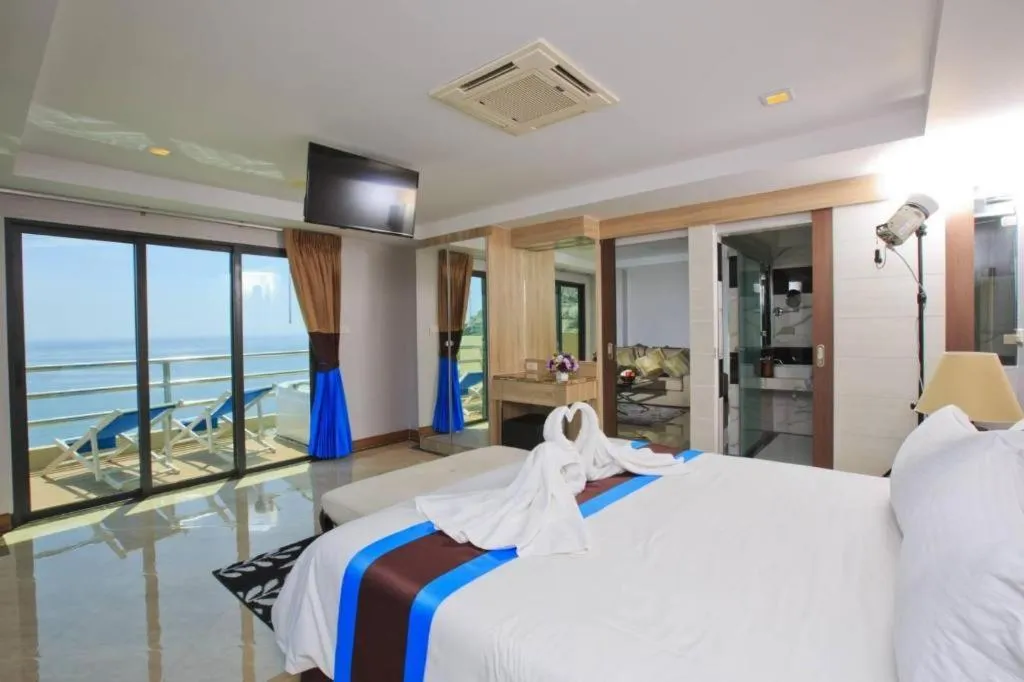 Bed in Blue Wave Hotel Hua Hin