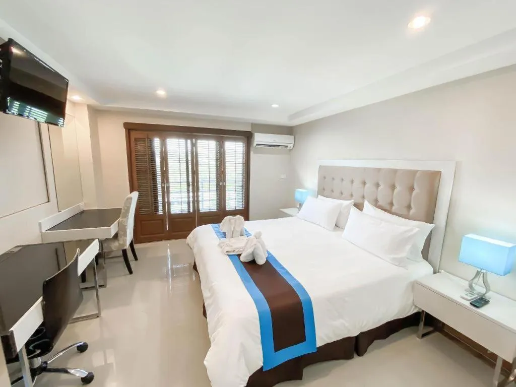 Bed in Blue Wave Hotel Hua Hin